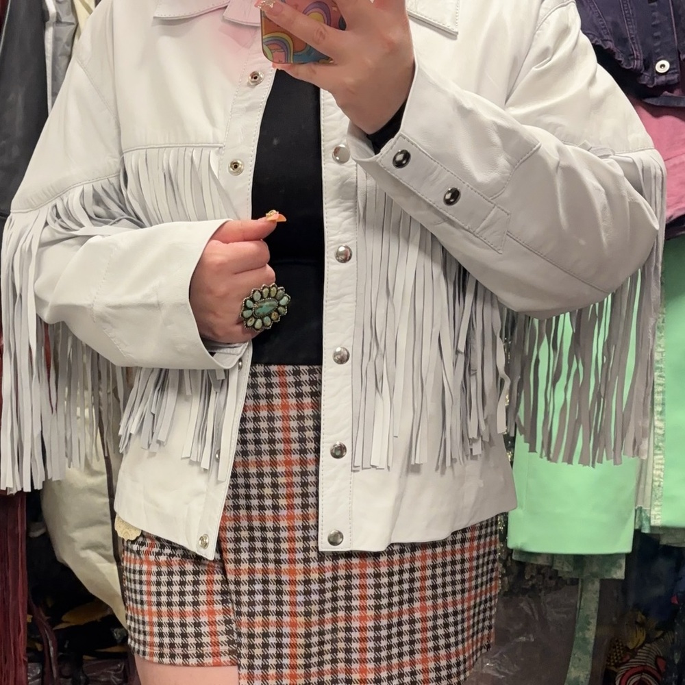 EUC Understated Leather Howling Moon White Fringe Western Leather Jacket L - Picture 4 of 8